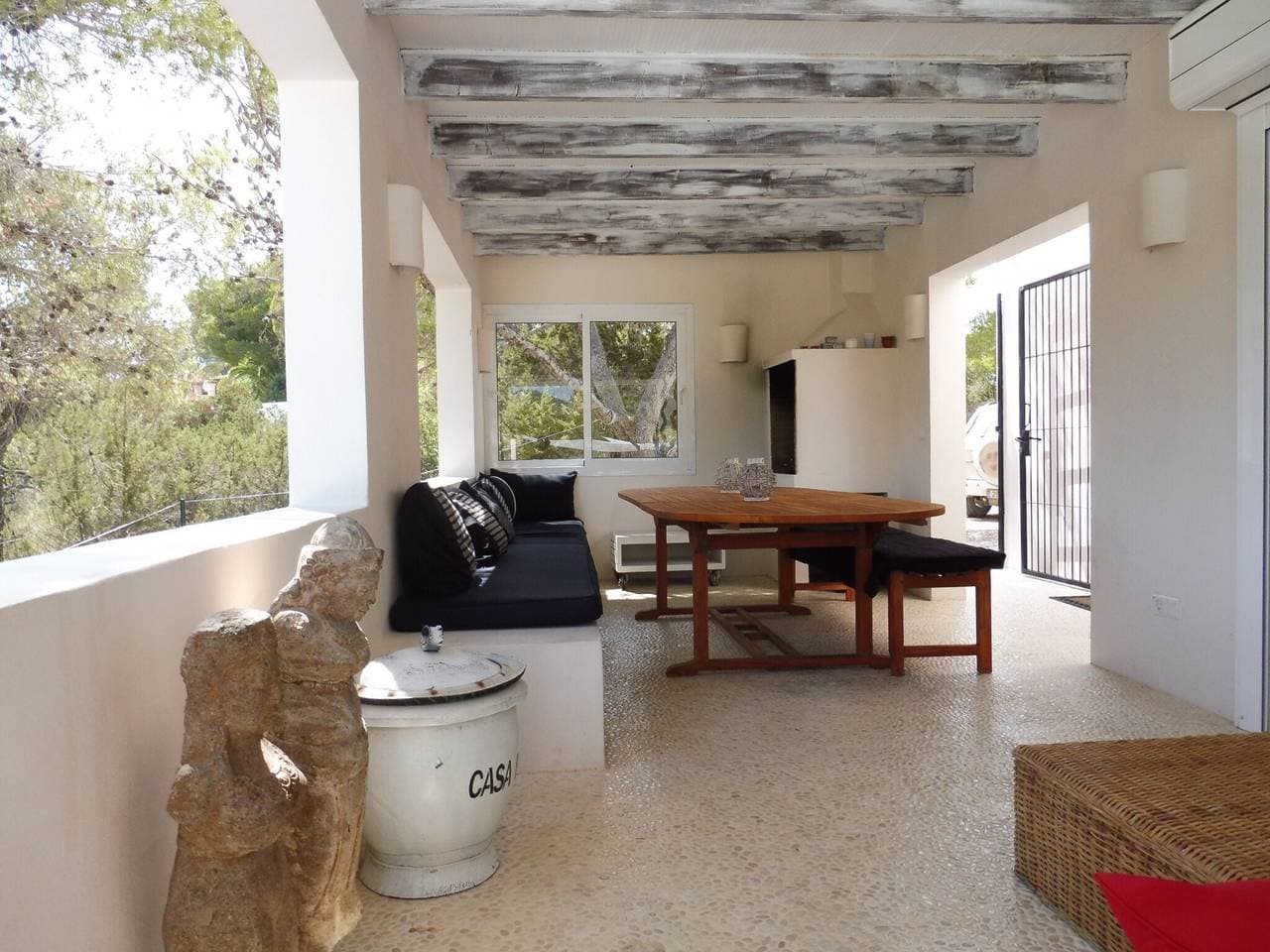 Foto 5 von 36: Villa in Cala Tarida mit Pool und Meerblick