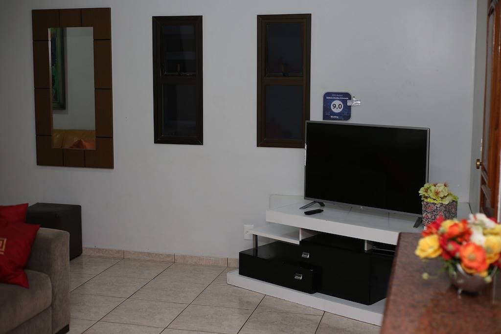 Martha Schwantz Luxuriöses, luftgekühltes Apartment mit 4 Schlafzimmern und 2 Garagen, 200 m vom Str... 1