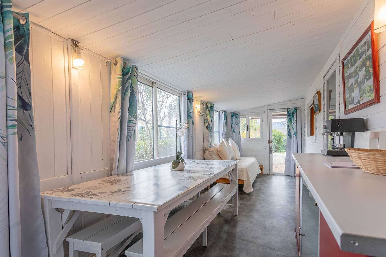 Foto 3 von 26: Mobilheim 'Joli' mit privater Terrasse, WLAN und Klimaanlage