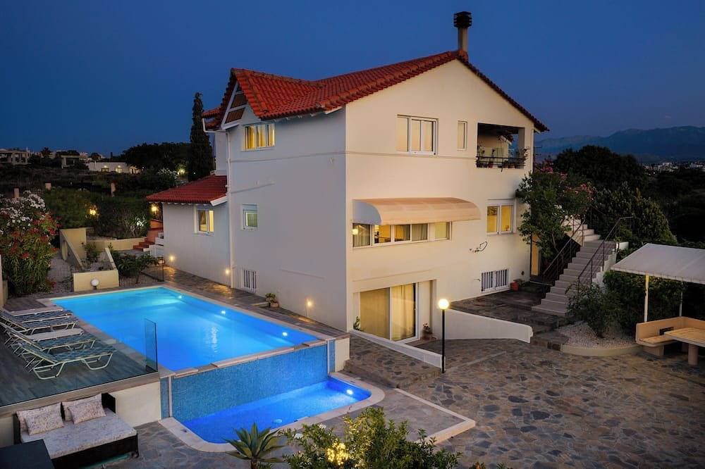Villa Elihrisos-Ruhige&geräumige Villa| Großer privater beheizter Pool&Whirlpool 1