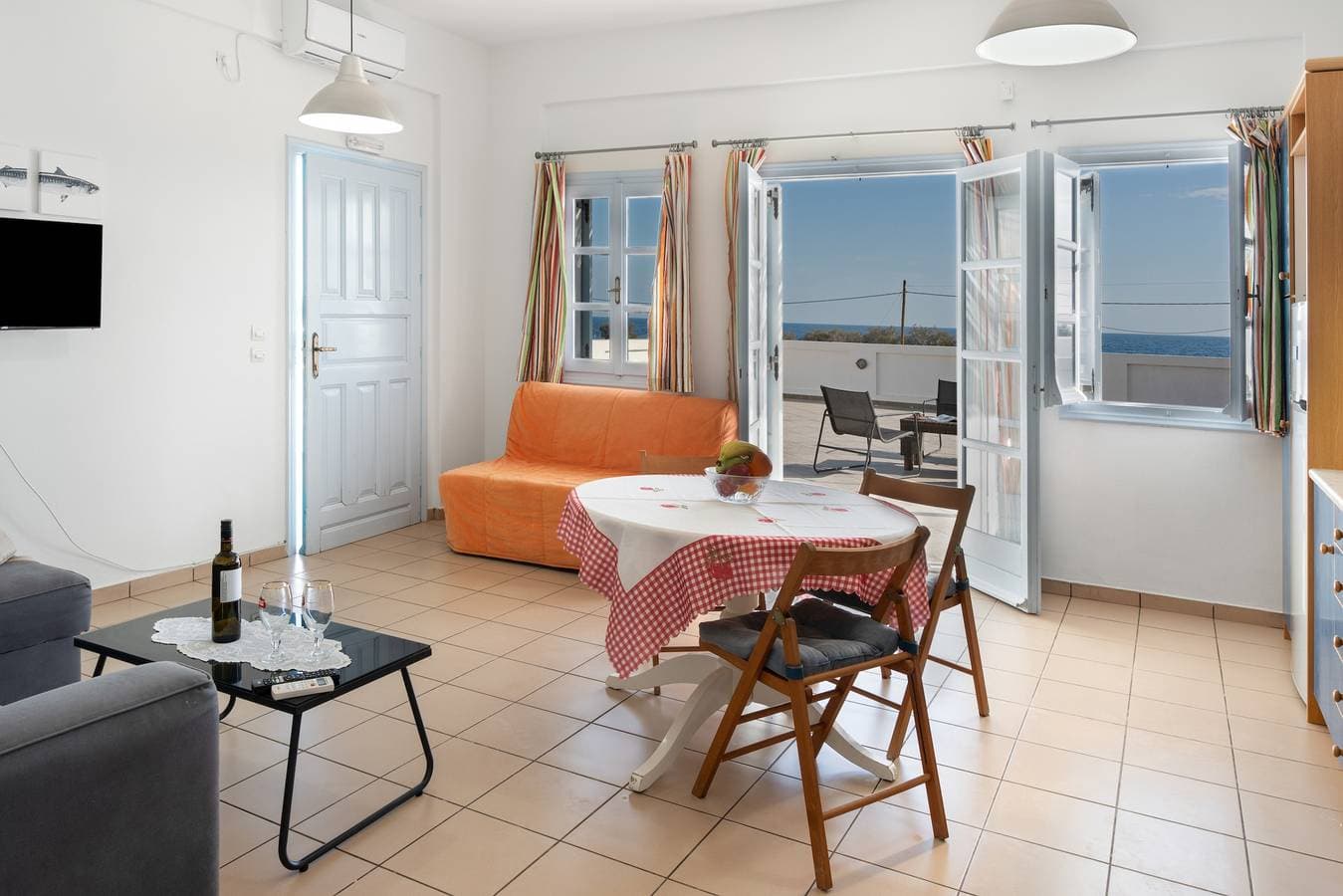 Foto 7 von 30: Aegean Blue Santorini Perivolos in Strandnähe mit Meerblick & WLAN