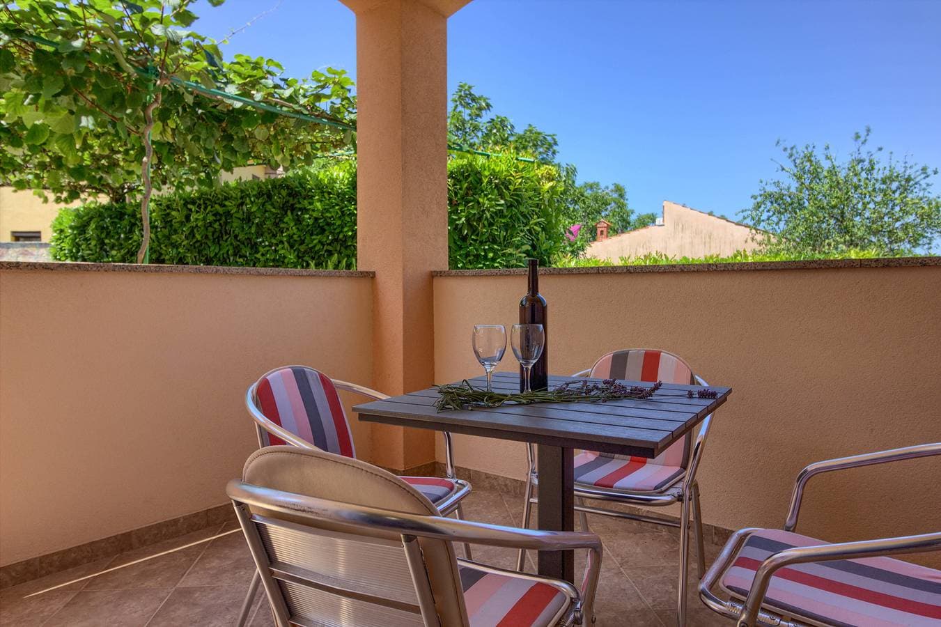 Foto 12 von 57: Villa für 13 Personen mit Pool