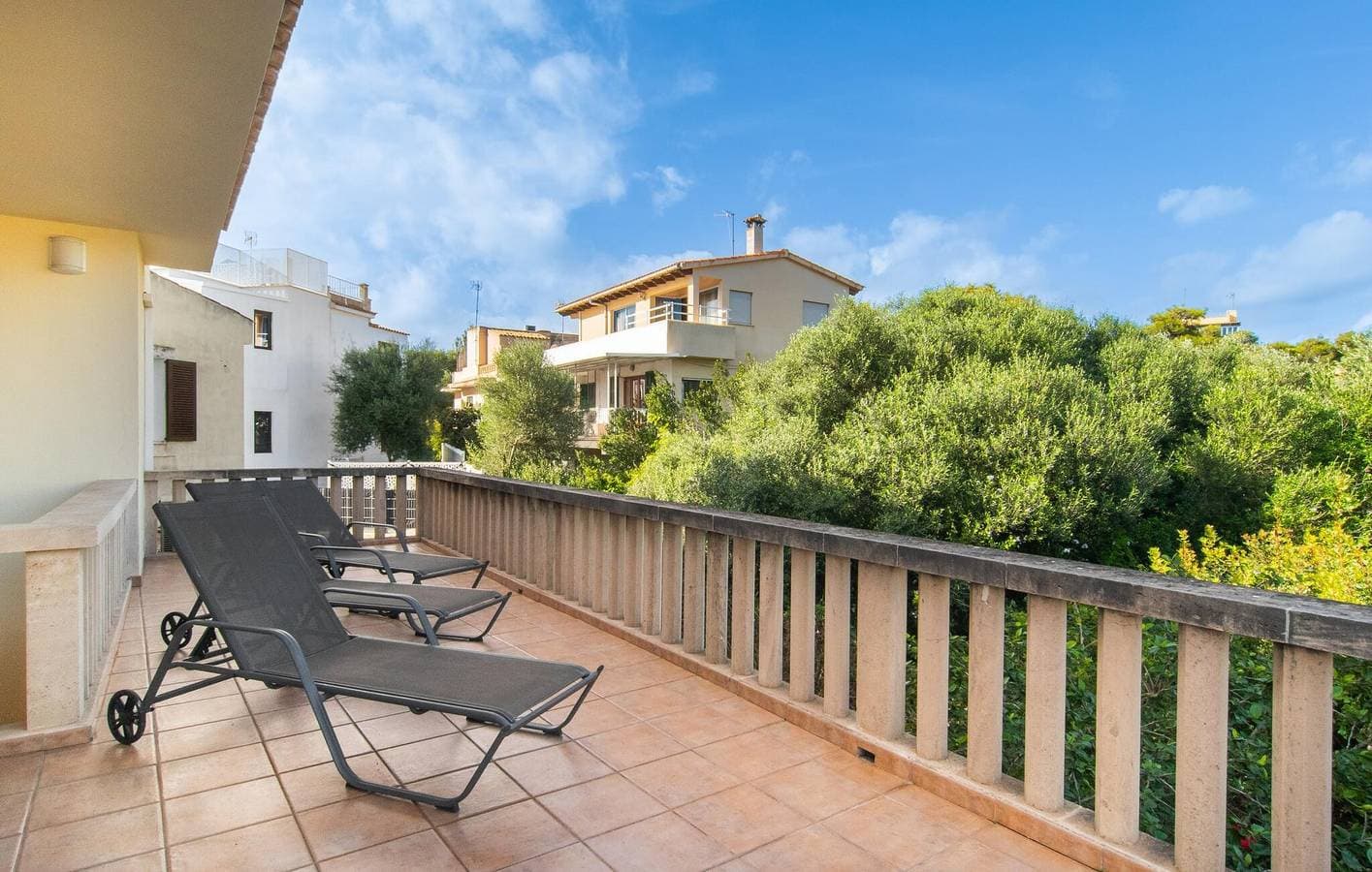 Foto 4 von 47: Gemütliches Appartement mit Terrasse, Pool & AC, 1km bis Cala Petita