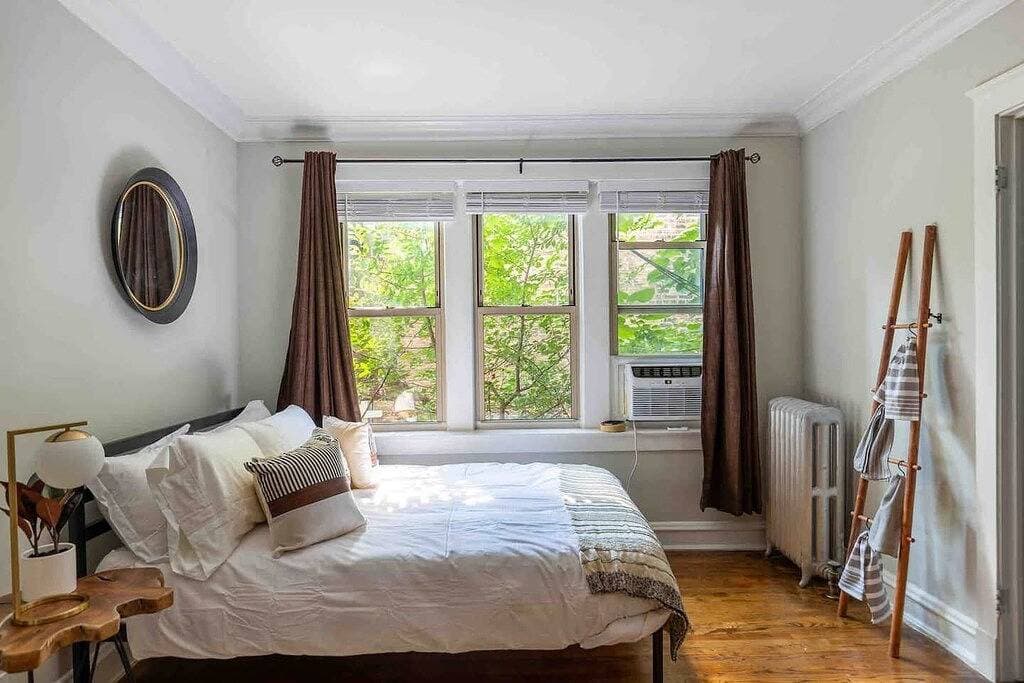 Foto 3 von 17: Rustic Studio Apartment in the Heart of Lincoln Square