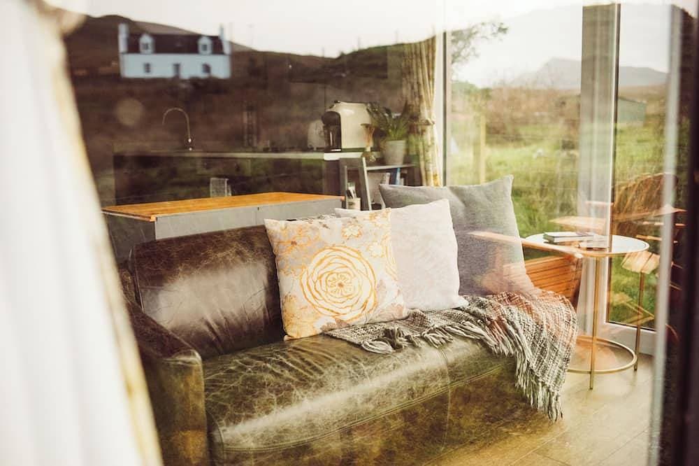 Foto 7 von 30: Luxury self-catering cabin - panoramic mountain views, short walk from the beach