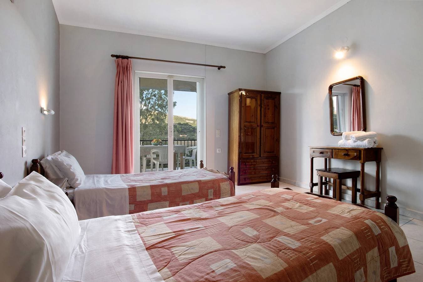 Dolphin Apartment 8 1