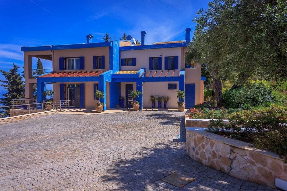 Foto 13 von 30: Villa Belvedere, ein verstecktes Paradies auf Korfu. Hohe Luxusvilla mit herrlichem Blick