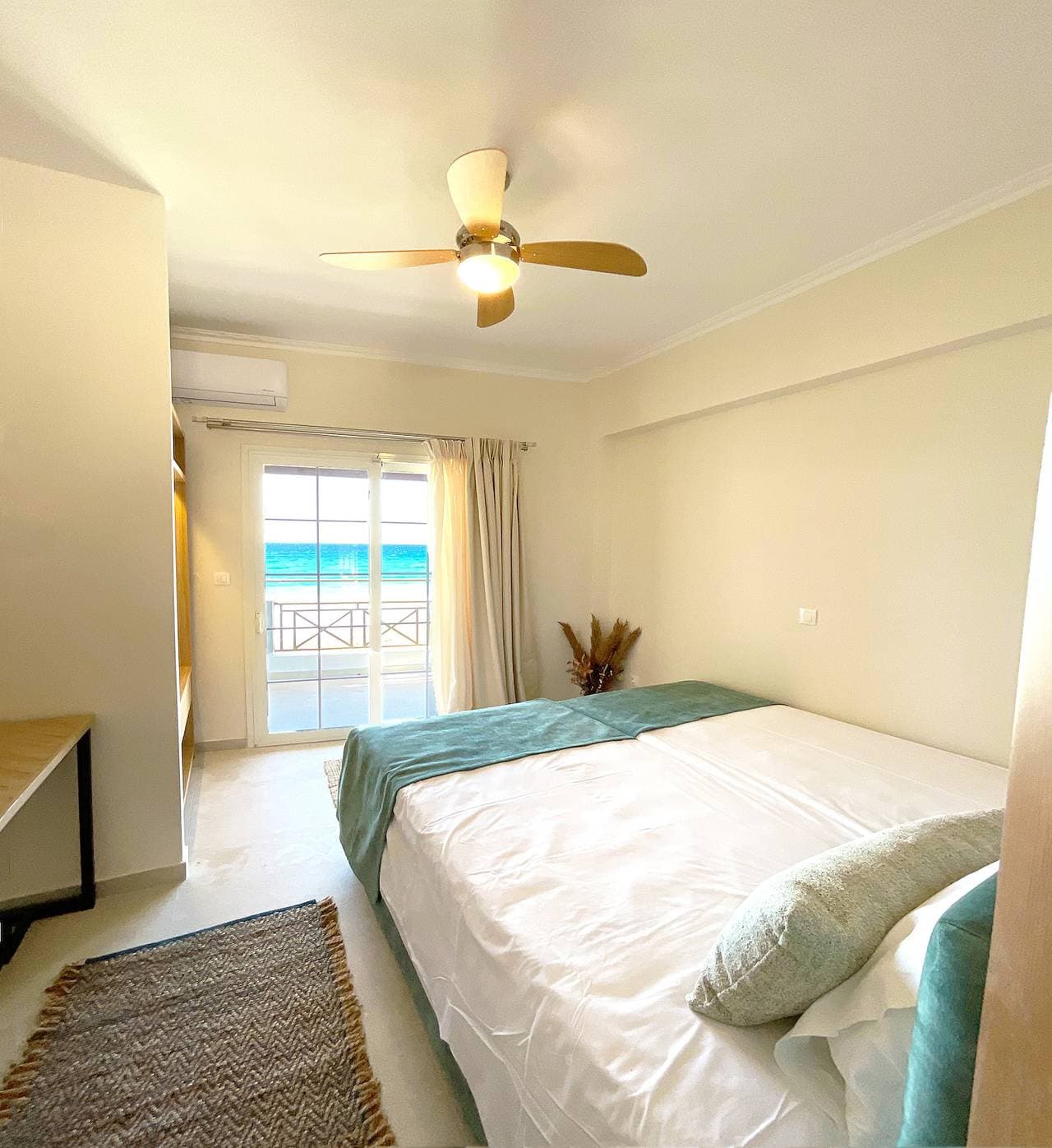 Foto 11 von 26: 2 Bett Luxussuite direkt am Strand Agios Gordios Korfu Griechenland