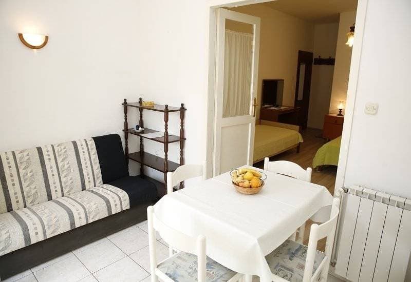 Ferienwohnung in Vodice mit Terrasse, Klimaanlage, W-Lan, (4382-2) 1