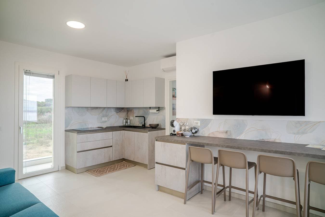 Foto 5 von 24: Ferienwohnung 'Smeraldo Apartment ' mit Meerblick, WLAN und Klimaanlage