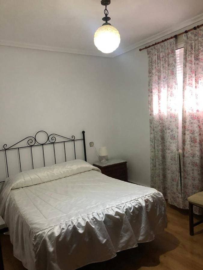 Foto 2 von 14: Double or Twin Room with Shared Bathroom