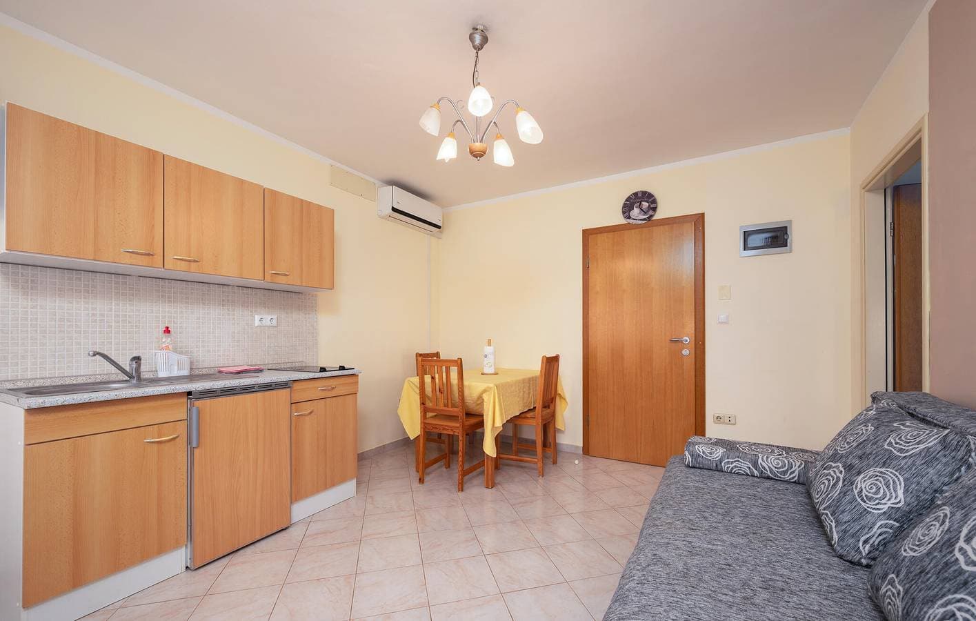 Foto 4 von 19: Gemütliche Ferienwohnung mit Terrasse, WLAN und Parkplatz in der Nähe der Küste und des Stadtzentrums