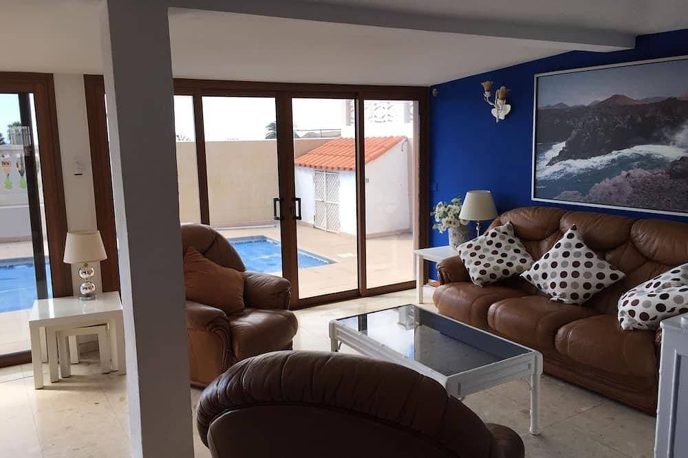 Foto 13 von 24: Villa, Pool, 8 Personen mit Blick auf den Golfplatz und das Meer Amarilla wifi
