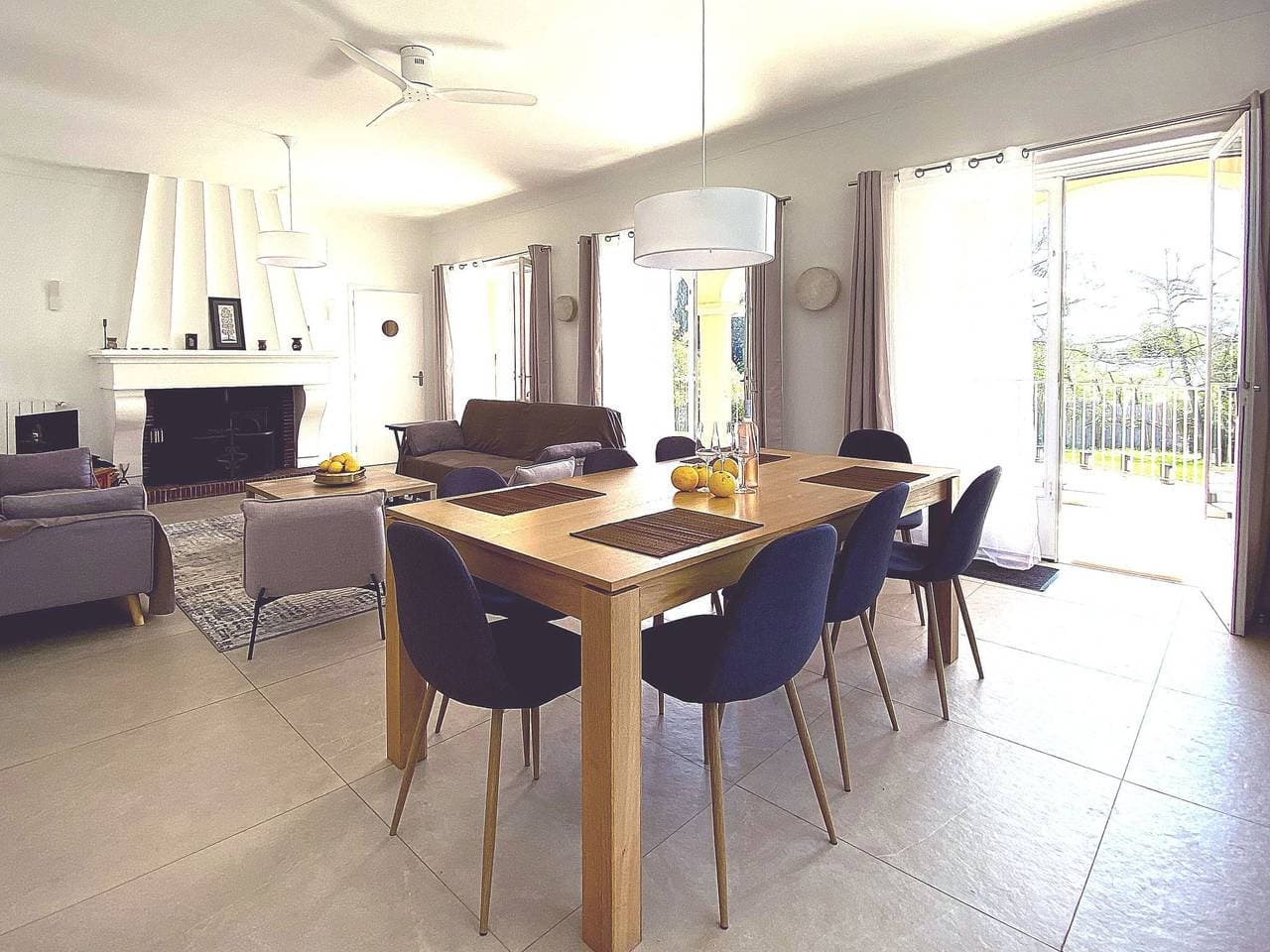 Foto 4 von 32: Geräumige und elegante Villa mit großem Garten, Swimmingpool und 3 Schlafzimmer