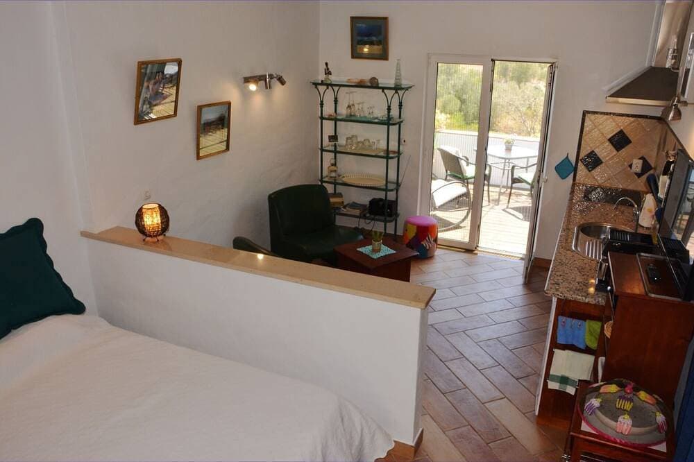 Foto 2 von 30: Kleine Ferienwohnung in ruhiger Lage mit zwei privaten Terrassen und Meerblick