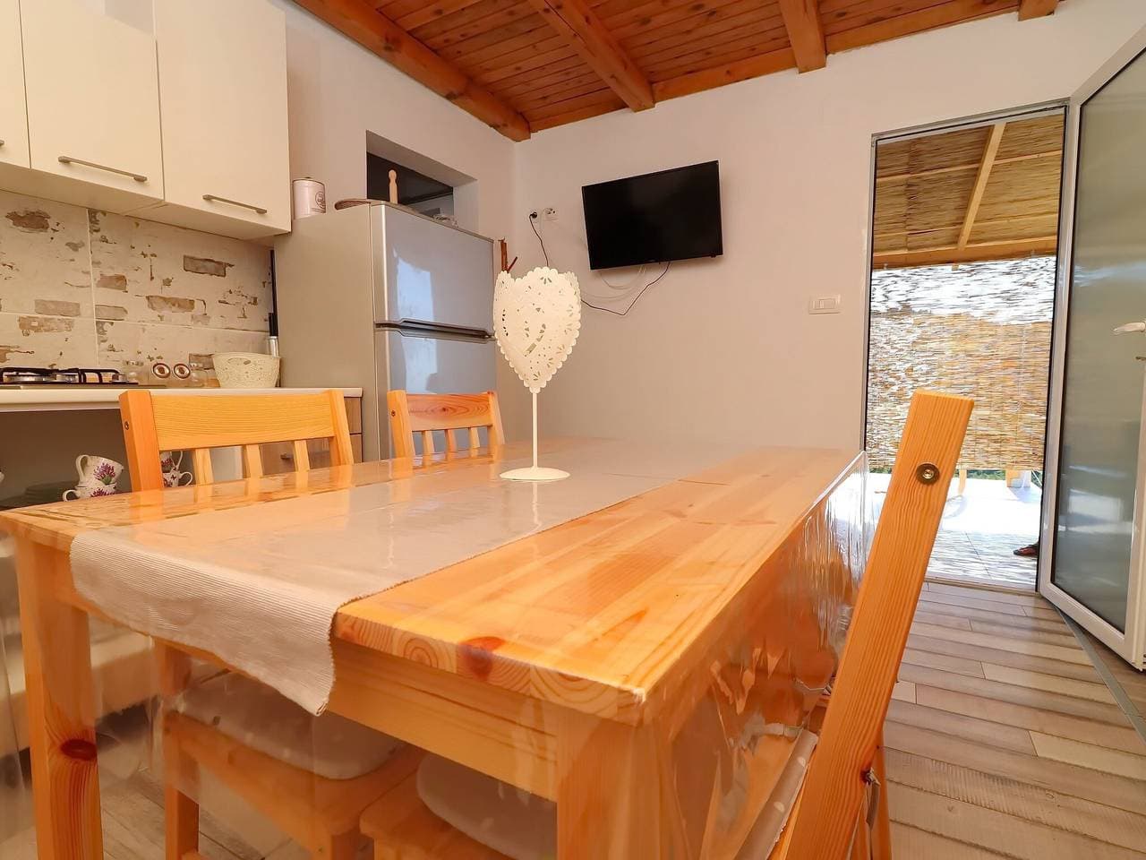 Foto 4 von 35: Greenside Cottage Lumi-Two Bedroom Holiday Home with Terrace and Sea view