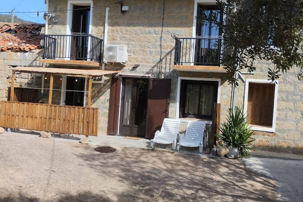 Haus in schönen Dorf im touristischen Corse 1