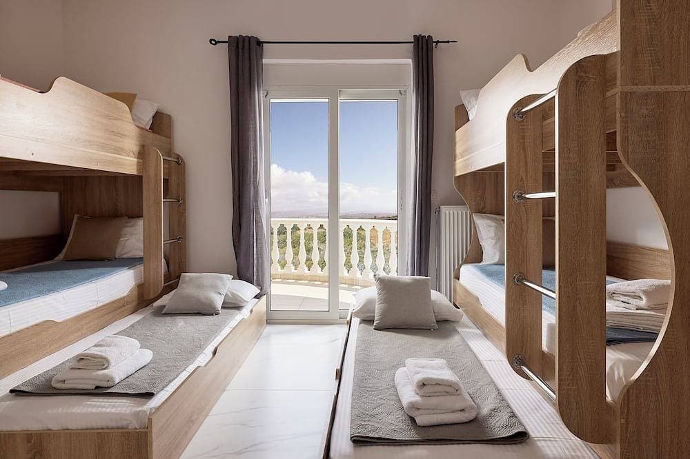 Foto 9 von 30: Luxury White House - Family Villa Near Sea - Zorbas Beach with playground, bikes
