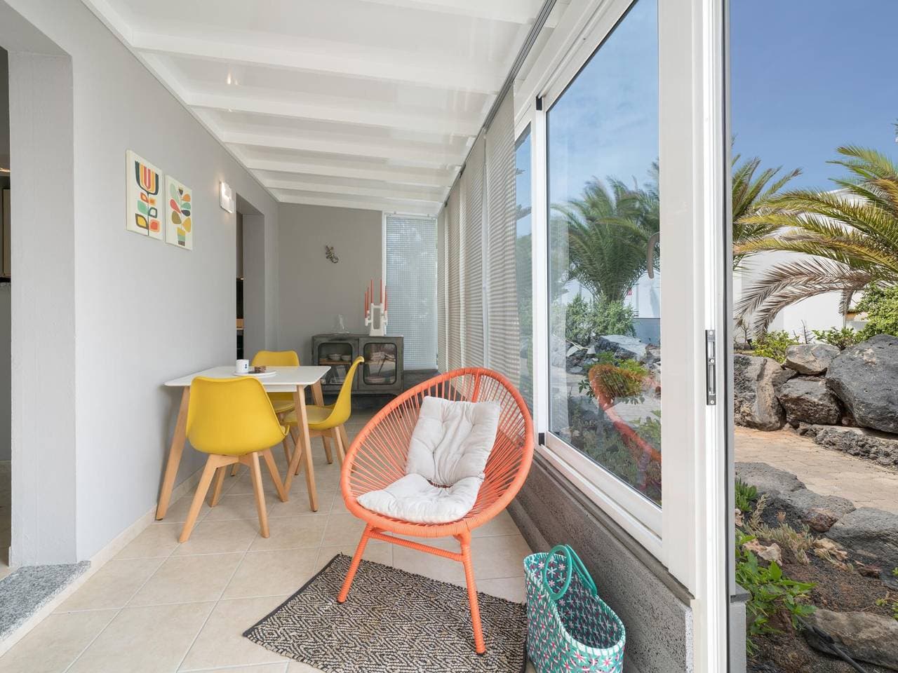 Foto 3 von 13: Luxus-Bungalow in Charco del Palo mit Pool, WLAN, Klimaanlage und Parkplatz