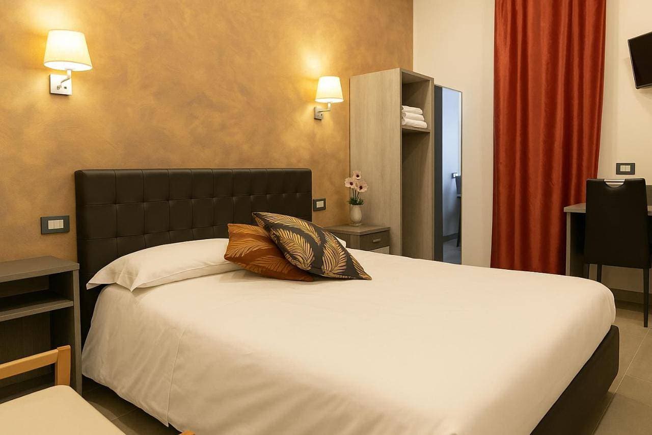 Foto 3 von 10: Double Room with Private Bathroom