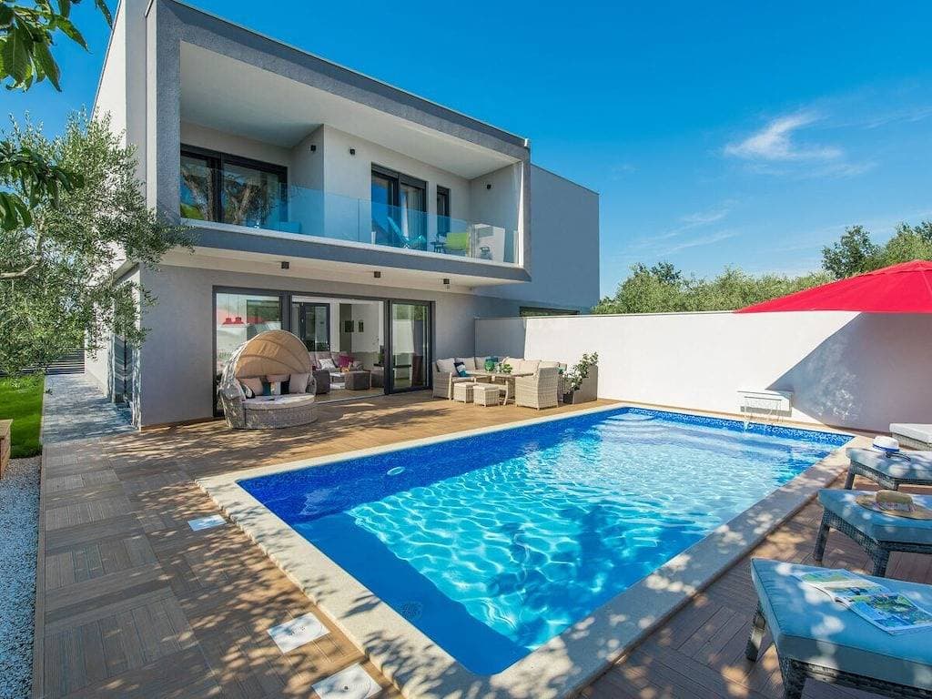 Villa in Poreč mit Schwimmbecken 1