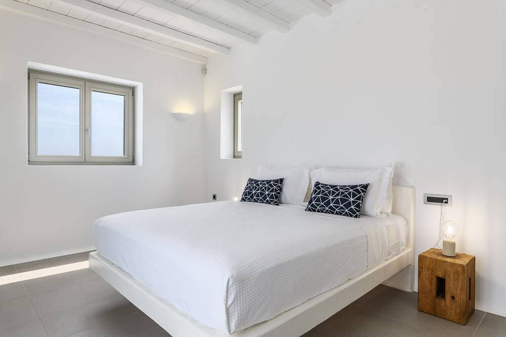 Foto 3 von 26: Cycladic Island Villa over Kalafatis Beach / Scenic views of Aegean Sea