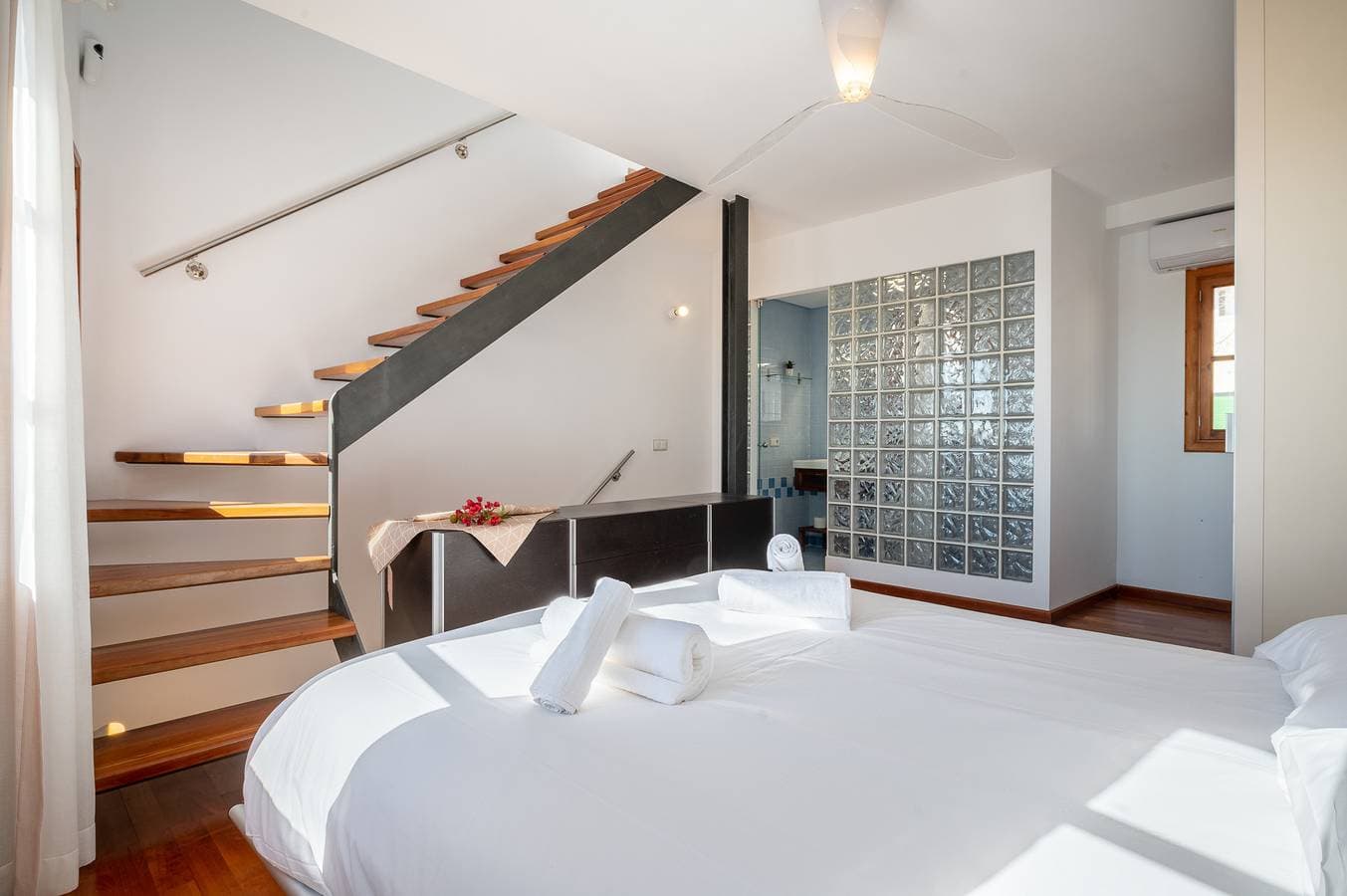 Foto 13 von 30: Moli 37 House - Port View Terrace by PriorityVilla