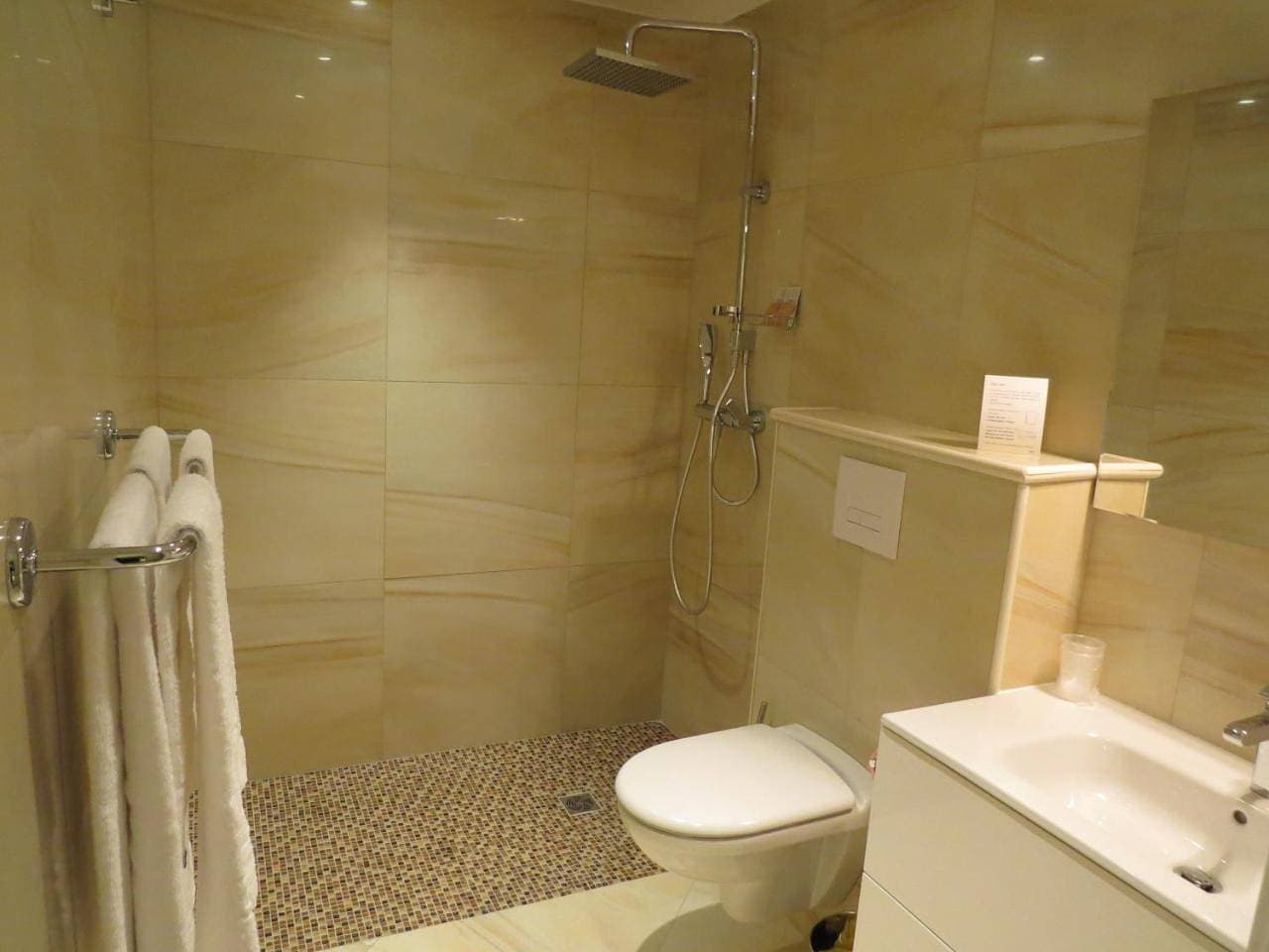 Foto 11 von 27: Double Room with Street View