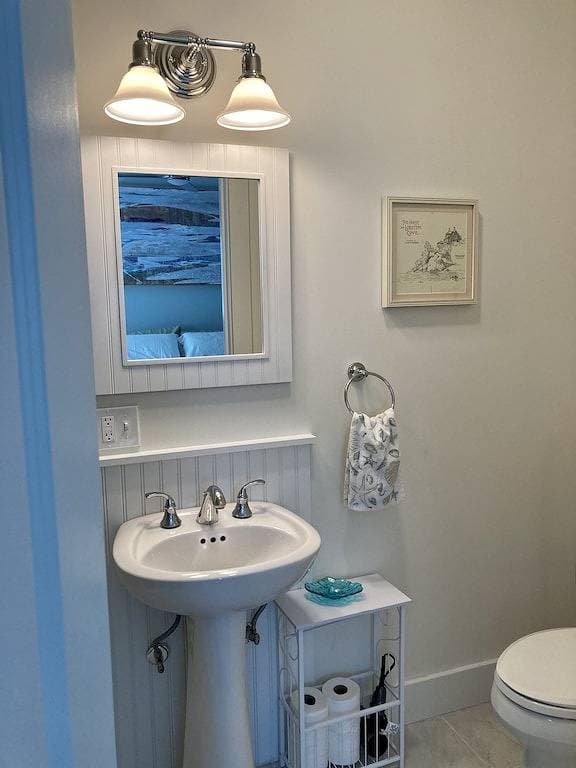 Foto 3 von 17: Ogunquit ocean front 1Br/1Ba with deck,  short walk to beach + center of town