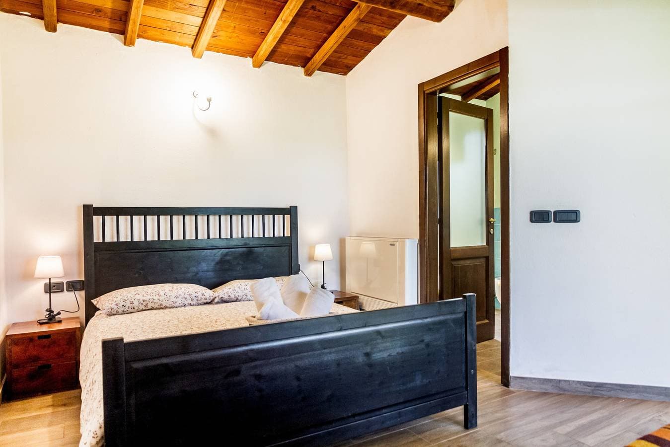 Foto 6 von 36: Zimmer 'Grecale' mit Gemeinschaftspool und Klimaanlage