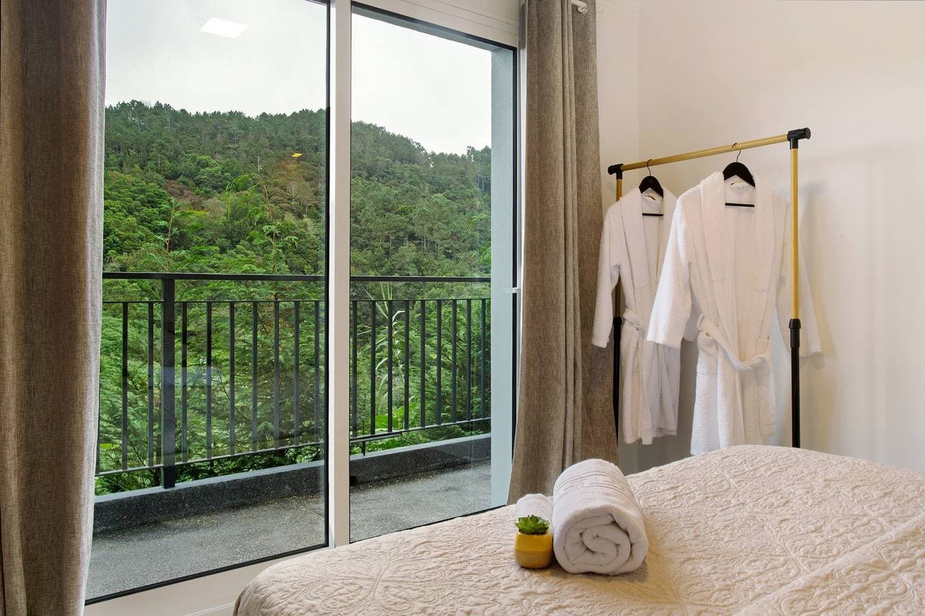 Foto 13 von 41: Studio 'Green Shelter - Guest House' mit Bergblick, WLAN und Klimaanlage