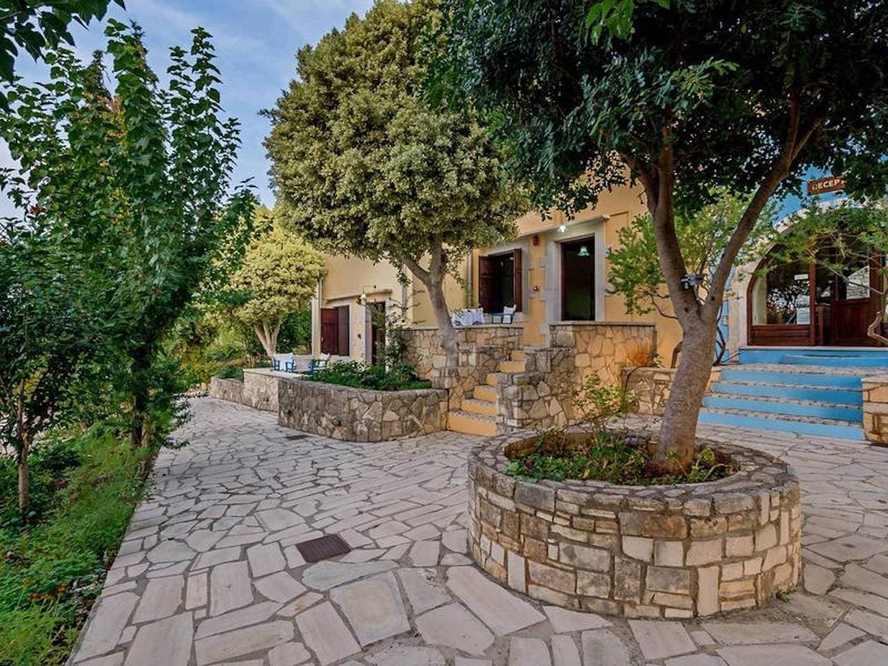 Group Accomodation, Heliopetra Studios And Houses 1