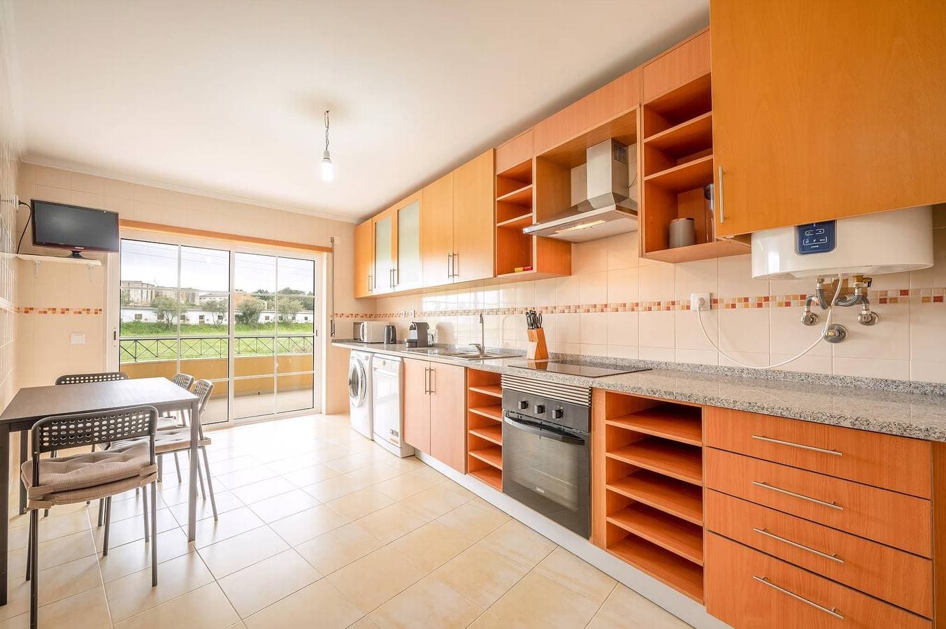 Foto 3 von 30: Ferienwohnung für 5 Personen mit Balkon