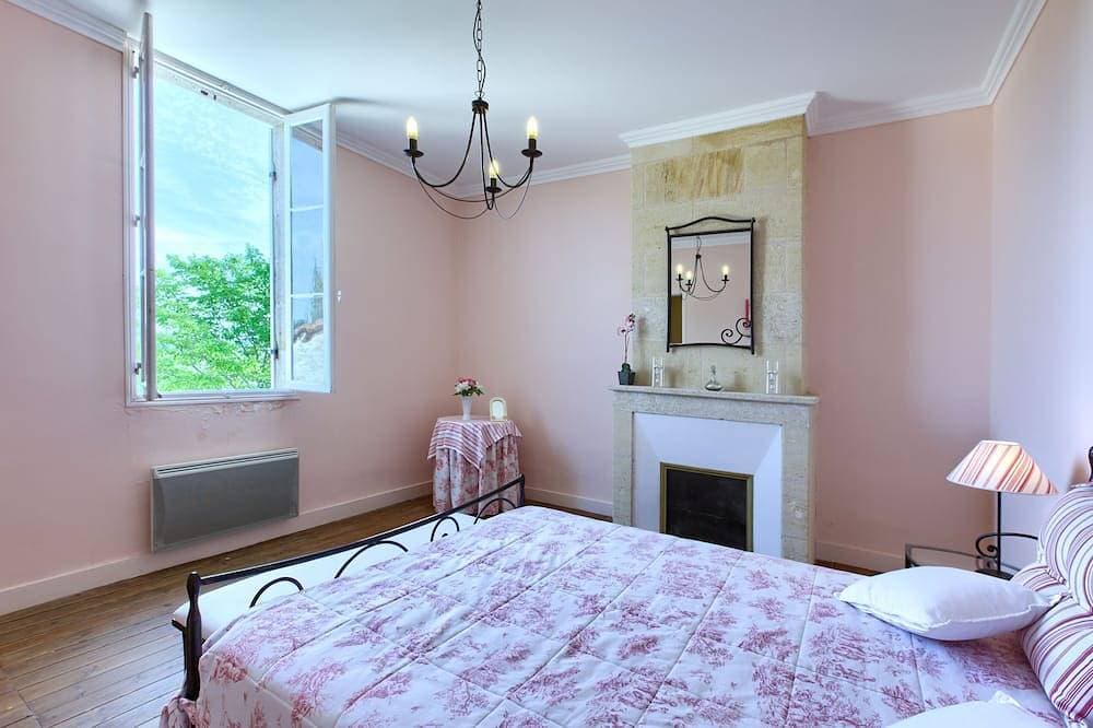 Foto 2 von 27: Renovated Stone House with Garden in the Heart of the Saint-Émilion Vineyards