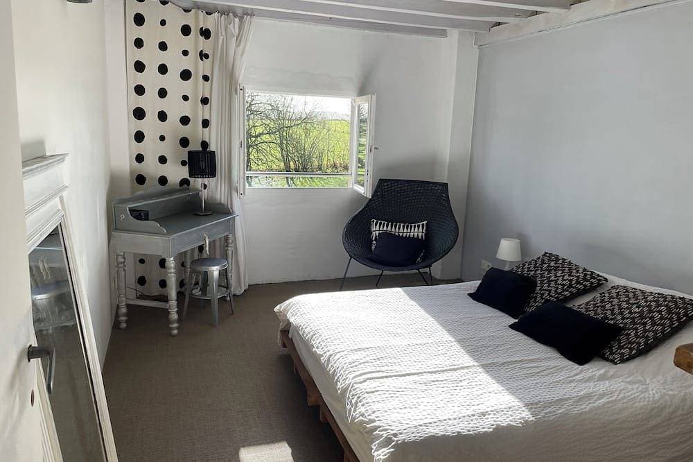 Foto 4 von 29: La Grange: Between sea and mountains, spacious gîte with private pool.