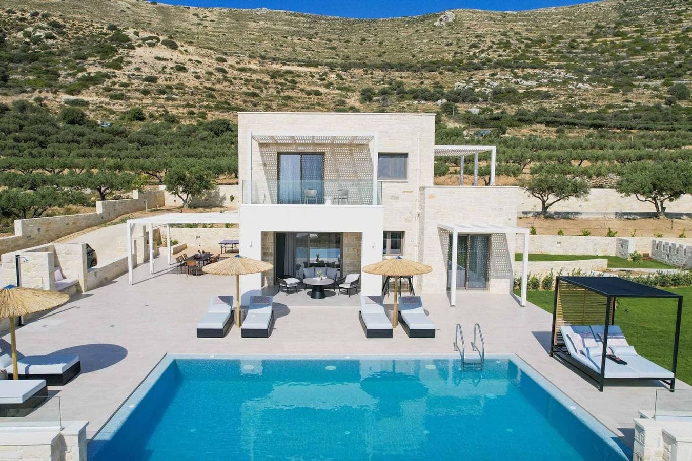 Foto 11 von 67: Villa für 8 Personen mit Balkon