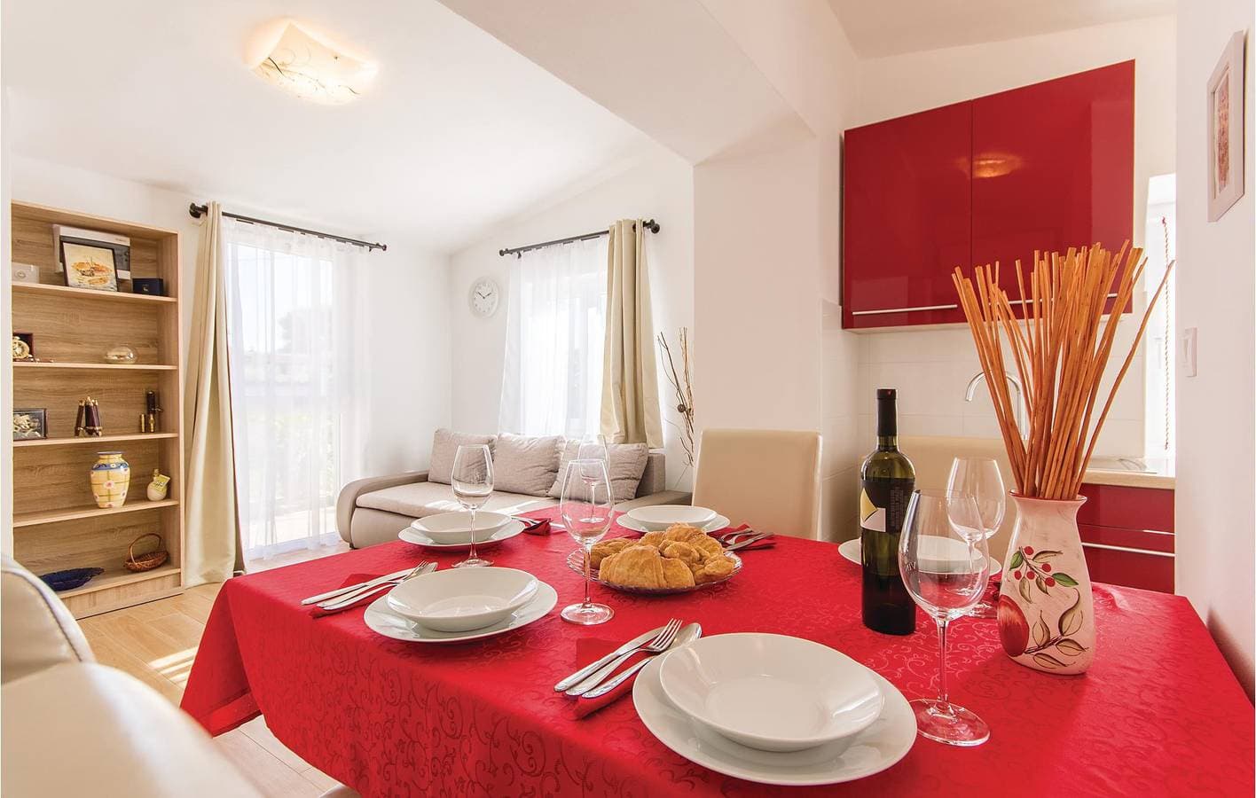 Foto 9 von 22: Charmantes Apartment mit Pool, WLAN und Terrasse – 2,5 km vom Stadtzentrum entfernt