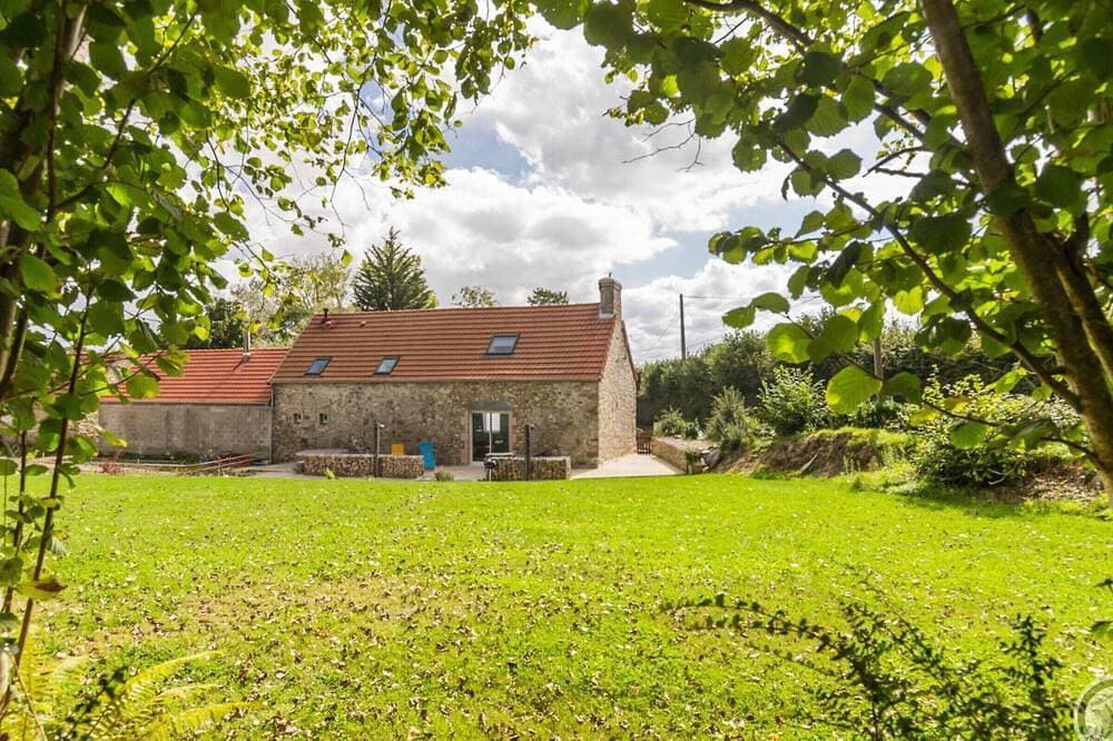 Steinhaus für Familien mit Spa und Garten in Tollevast 1