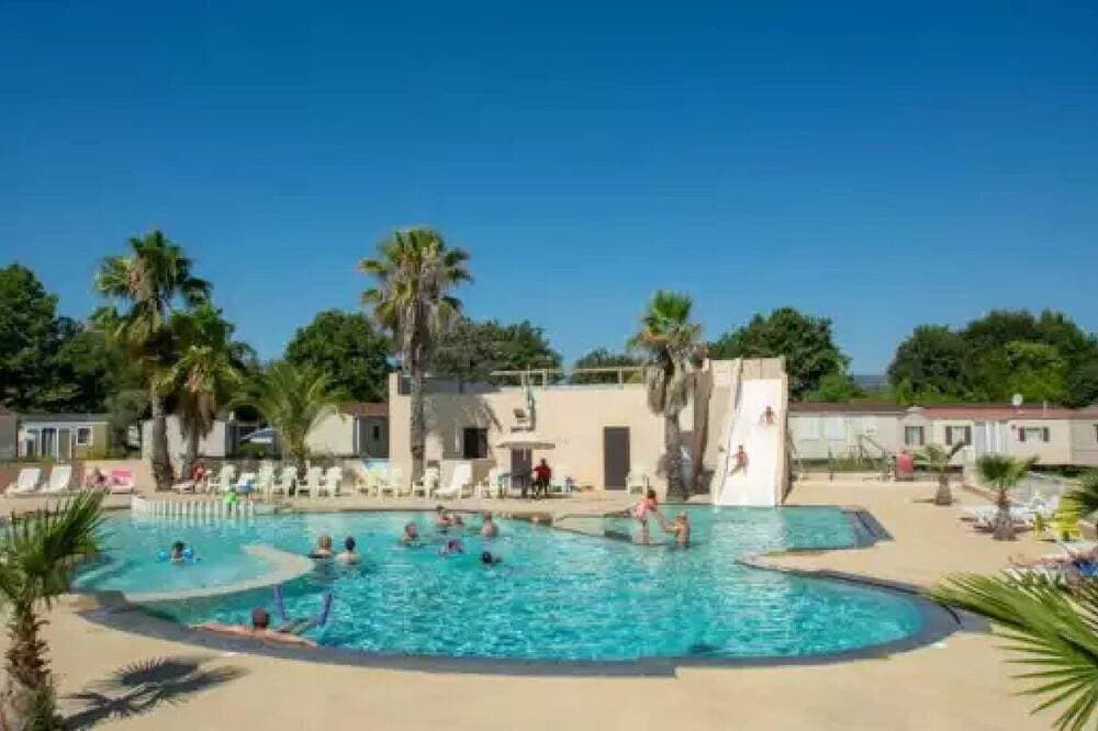 Foto 12 von 14: ZEcamping 4 étoiles piscine extérieur locatif TV Lv clim 20m2 2 pers