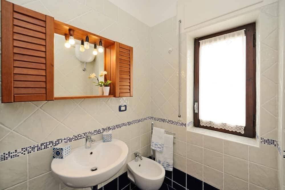 Foto 12 von 28: Maiori Reginella mit Meerblick Terrasse, Wi-Fi, Aria Cond und in der Nähe von Amalfi