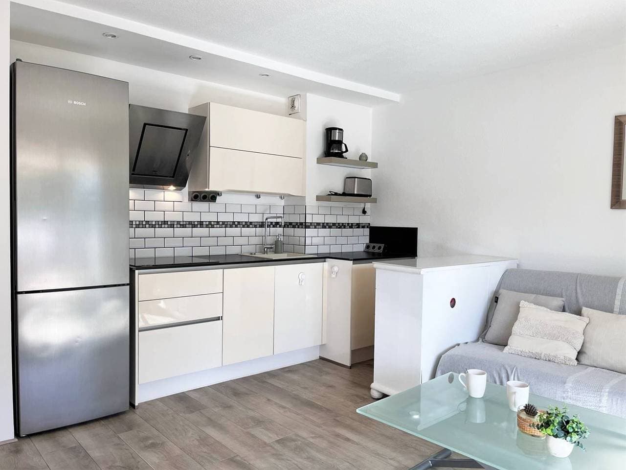Foto 6 von 15: Klimatisierte 2-Zimmer-Wohnung mit Terrasse, Pool und WLAN, 4 Schlafplätze, Le Lavandou