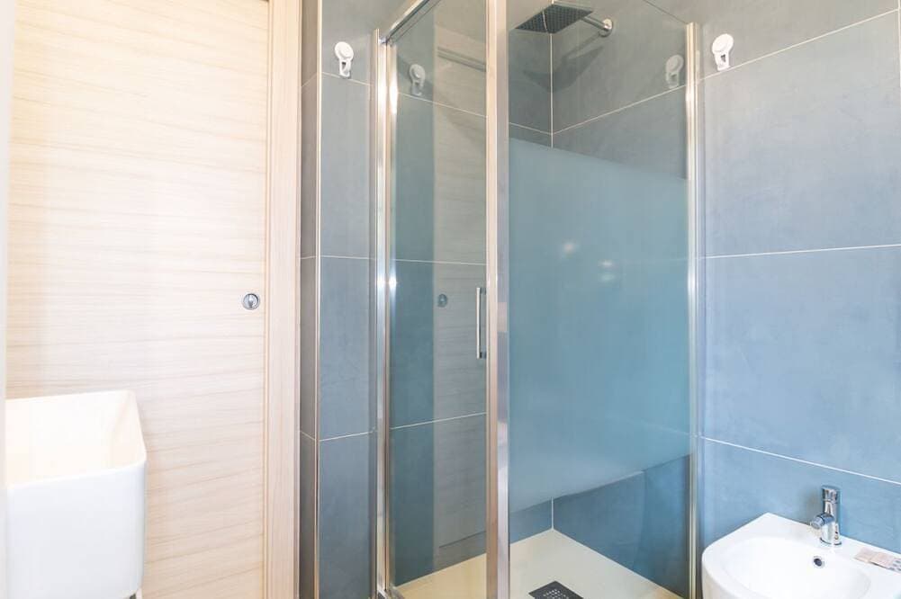 Foto 10 von 30: Dein entspannter Rückzugsort in Mandriola, nur wenige Schritte vom Meer entferntWillkommen im Apartment Corallo, einem gemütlichen Studio in Mandriola, nur 3 Gehminuten vom Strand entfernt. Ideal für alle, die einen erholsamen und komfortablen Urlaub