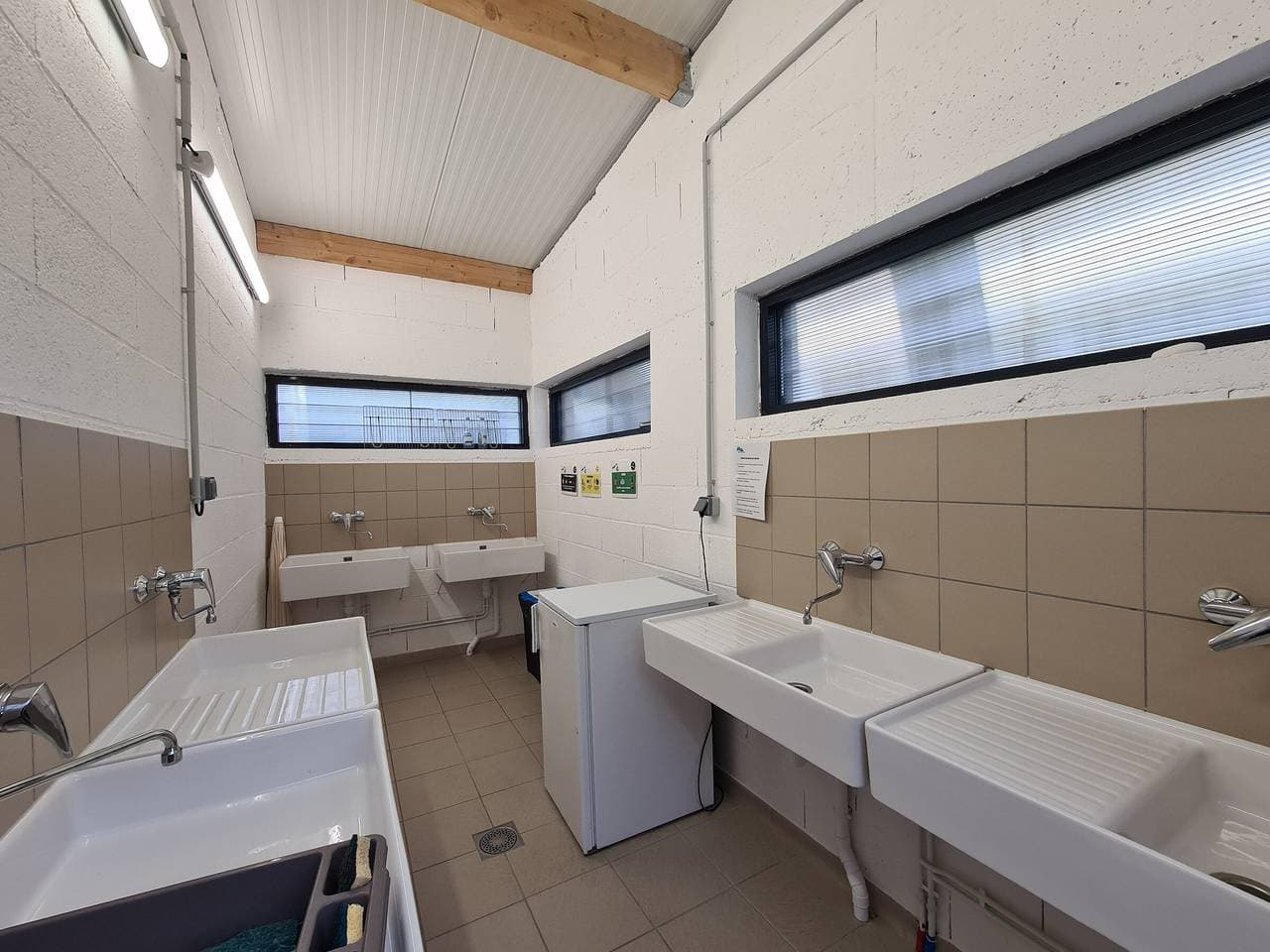 Foto 8 von 12: Waldhütte in Berry in der Nähe eines Wassersportzentrums