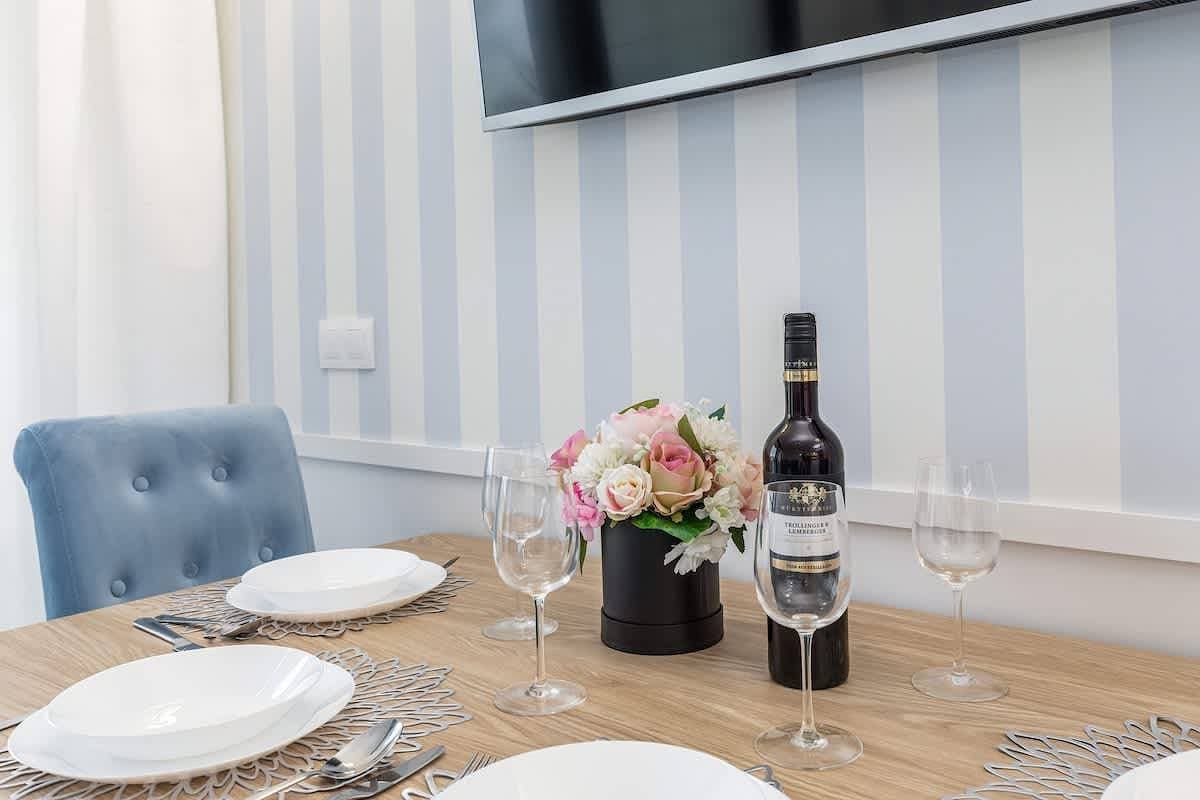 Foto 9 von 21: Stylish Apartment with Air Conditioning | Close to the Beach