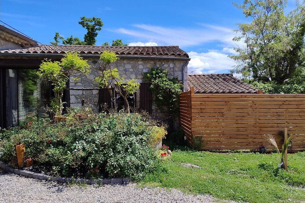 Foto 10 von 30: Gîte en Pierre Avec Spa \"lou Caladou\"