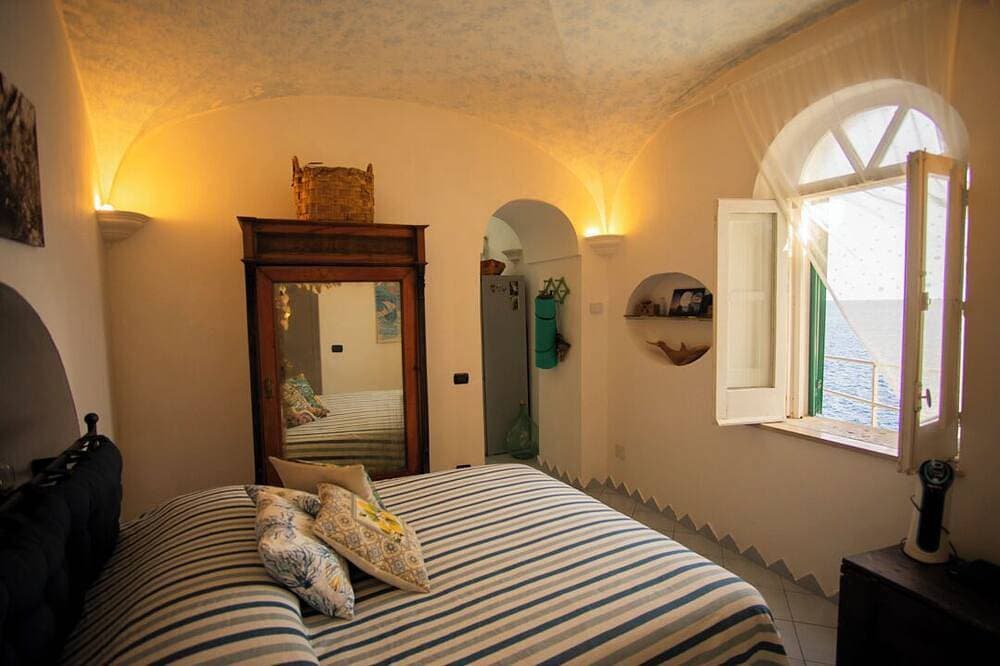 Foto 4 von 26: Gemütliches Ferienhaus am Meer. 2 Pax, in einer natürlichen Klippe