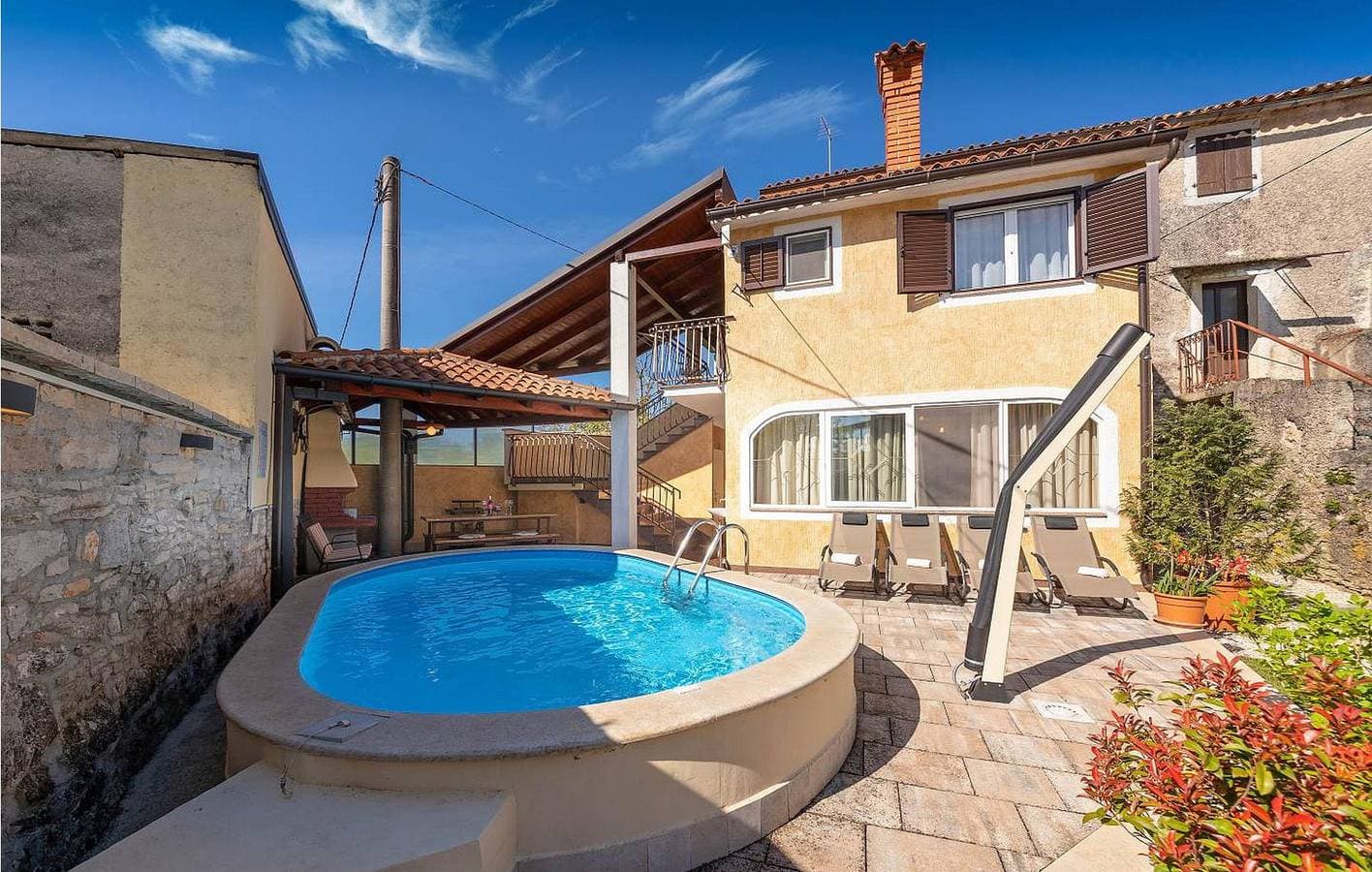 Foto 2 von 31: Gemütliche 2-Zimmer-Wohnung mit Pool, Terrasse und WLAN – 500 m vom Zentrum von Anzici entfernt
