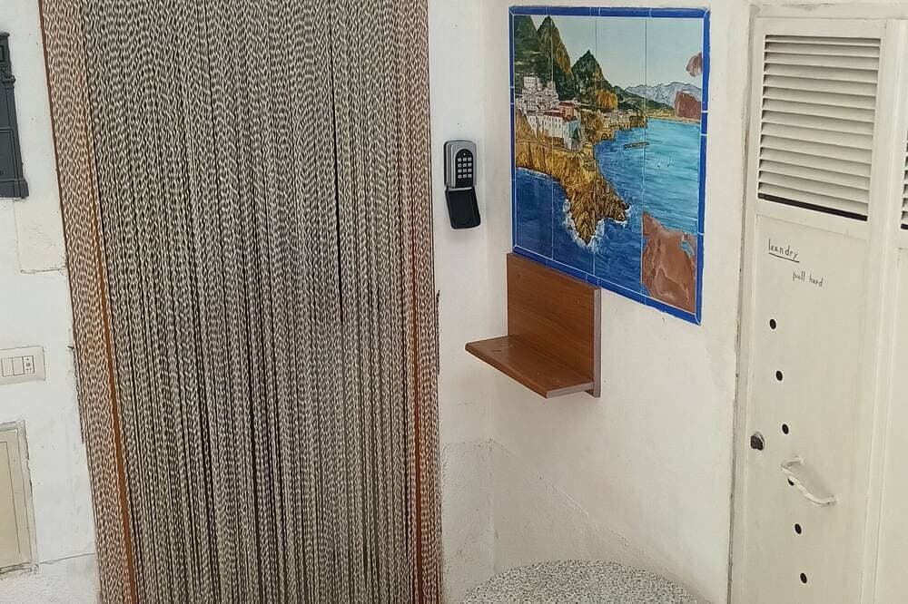 Foto 6 von 10: Enjoyable 1-bedroom apartment with AC in charming Minori,cozy apartment no steps