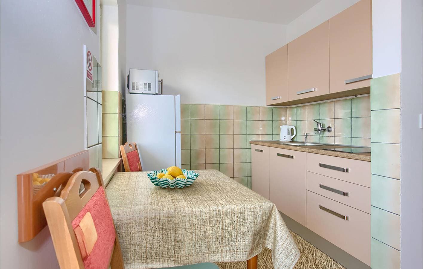 Foto 3 von 11: Gemütliche Ferienwohnung mit Terrasse, Klimaanlage und WLAN in der Nähe des Strandes Havajka