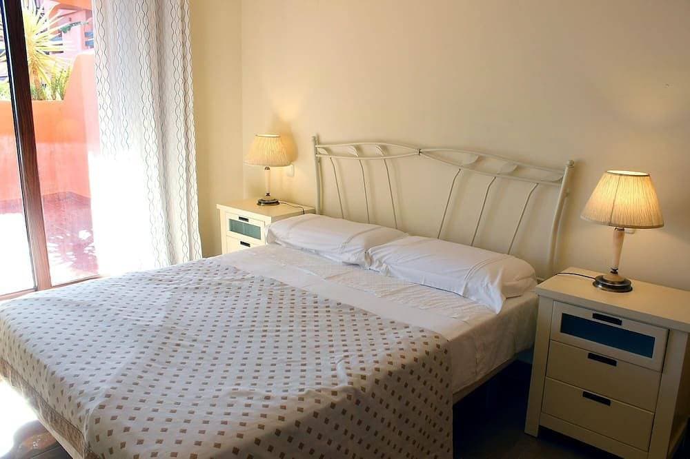Foto 2 von 21: Ein-Zimmer-Wohnung in erster Linie in Estepona. Costa del Sol